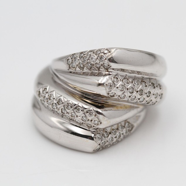 Anillo gallonado de oro blanco con...