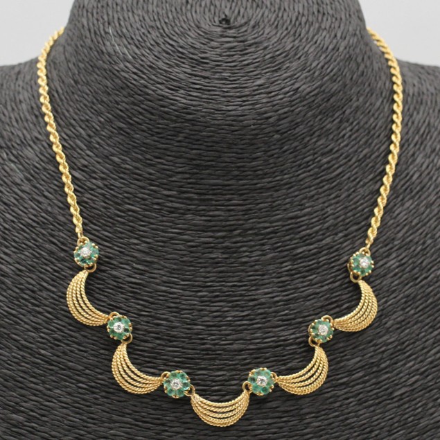 Collar de oro con esmeraldas y...