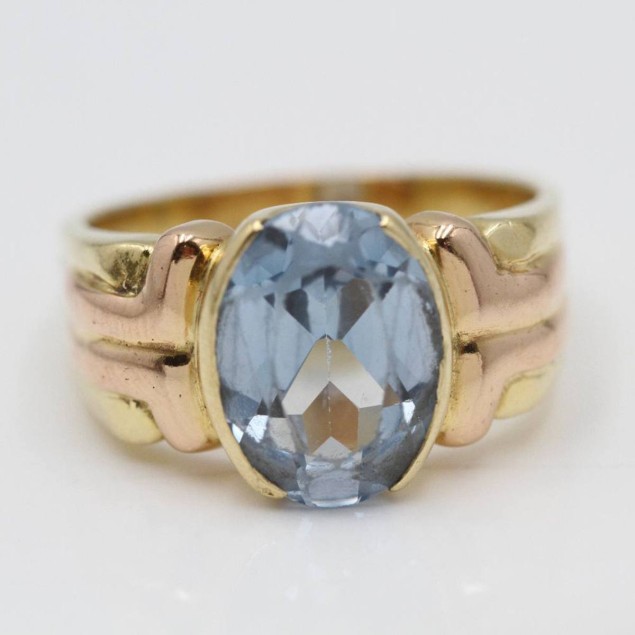 Anillo de oro con topacio azul de...