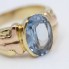 Anillo de oro con topacio azul de segunda mano