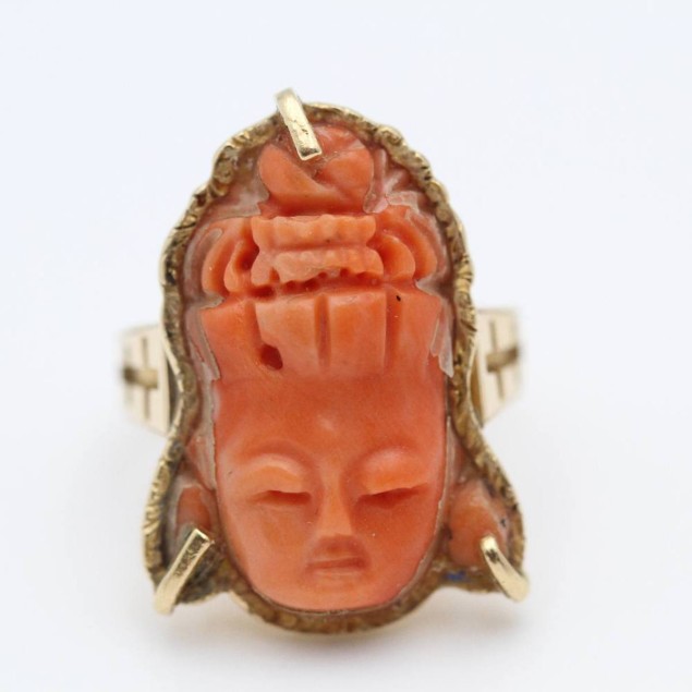 Anillo Buda de oro con coral de...
