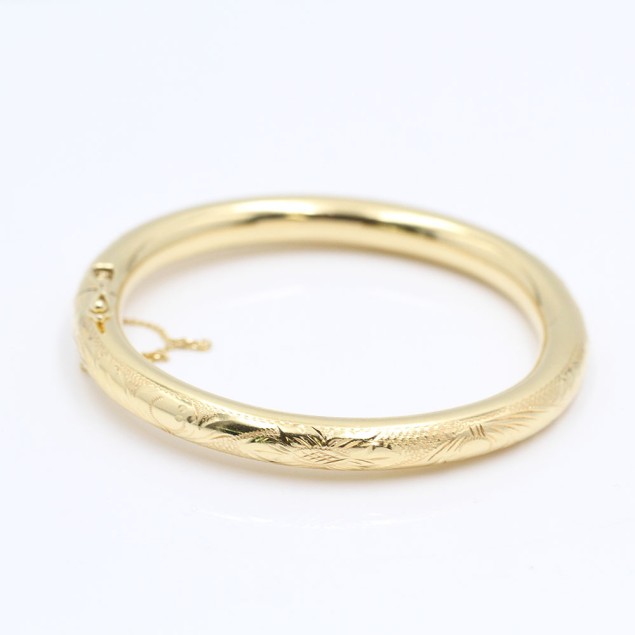 Brazalete rígido labrado de oro de...