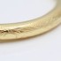 Brazalete rígido labrado de oro de segunda mano