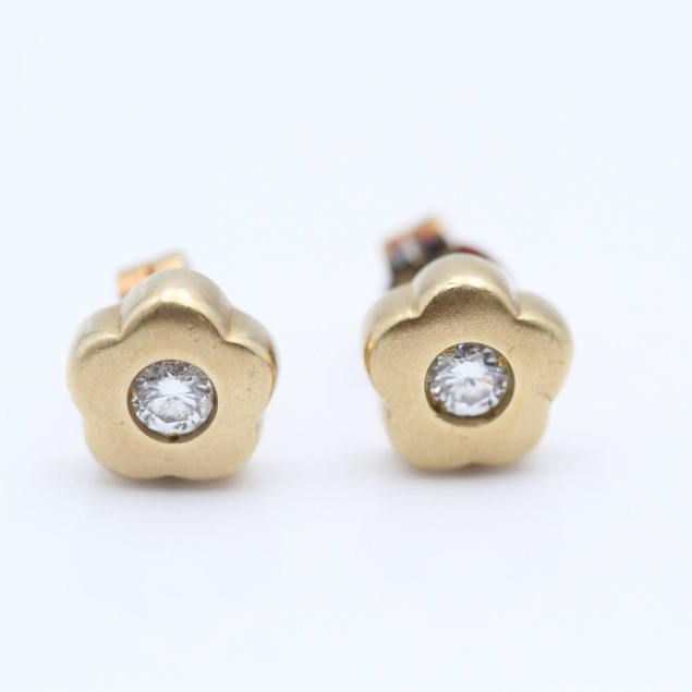 Pendientes flor de oro con diamantes...