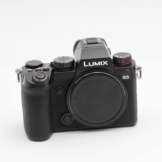 Cámara PANASONIC LUMIX S5