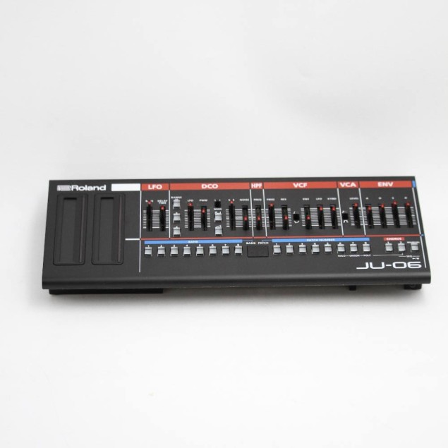 Synthétiseur Roland JU-06