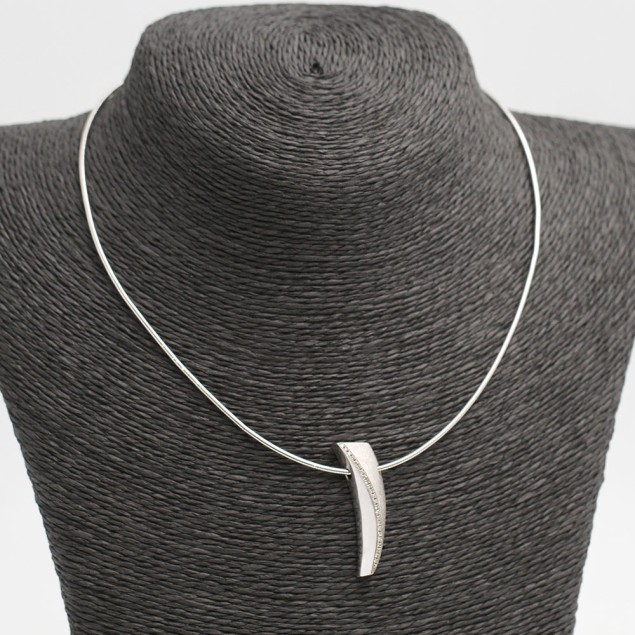 Collar de oro blanco con diamantes de...