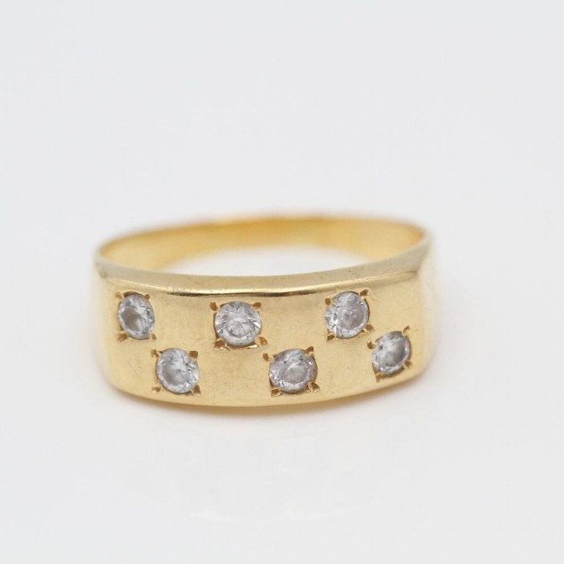 Anillo damero de oro con circonitas...