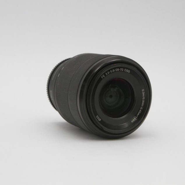 Objetivo SONY FE 28-70mm f/3.5-5.6...