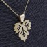 Cadena con colgante hoja de oro de segunda mano