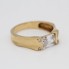 Anillo de oro con circonitas de segunda mano