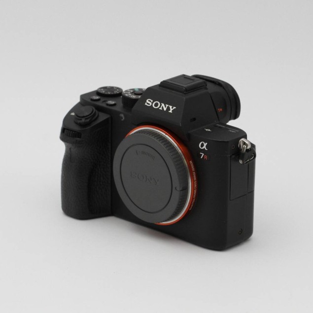 Cámara SONY A7R II en caja