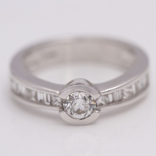 Anillo de oro con diamantes de...