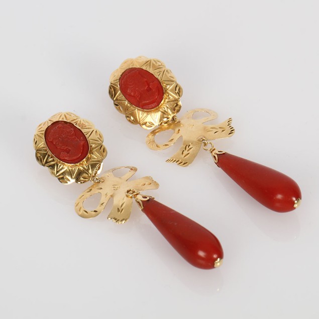 Pendientes de oro con corales de...