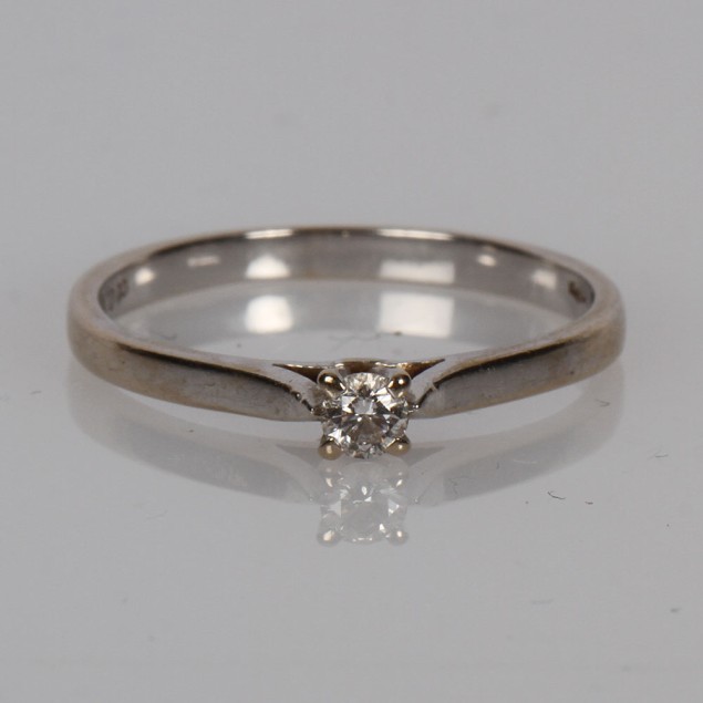 Bague solitaire en or blanc et...