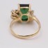 Anillo de oro con diamantes y gema verde de segunda mano