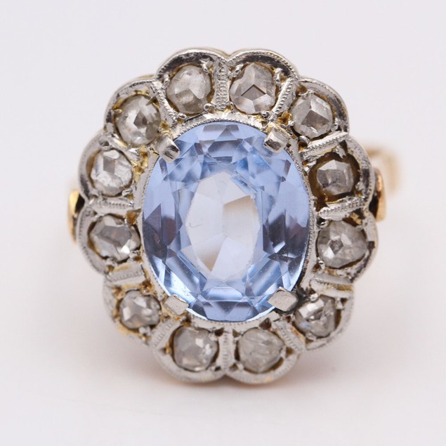 Anillo rosetón estilo vintage de oro...