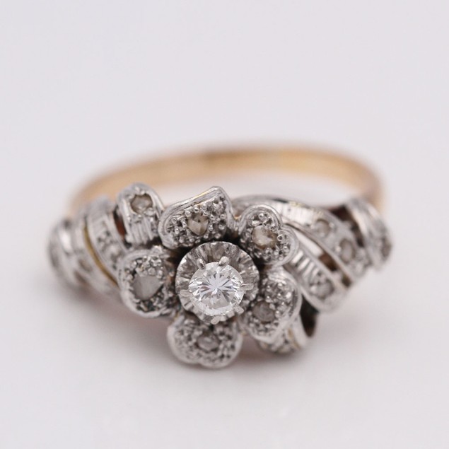 Anell estil vintage d'or amb diamants...