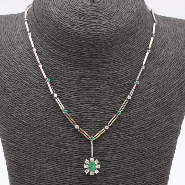 Collar de oro con esmeraldas y...