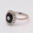 Anillo rosetón de oro con ónix y diamantes de segunda mano