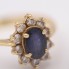 Anillo rosetón de oro con zafiro y circonitas de segunda man