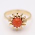 Anillo estilo vintage de oro con coral de segunda mano