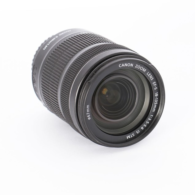 Objetivo CANON EF-S 18-135mm...