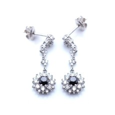 Boucles d\'oreilles longues avec Diamant blanc et Diamant noir. Neuves Tout neuf