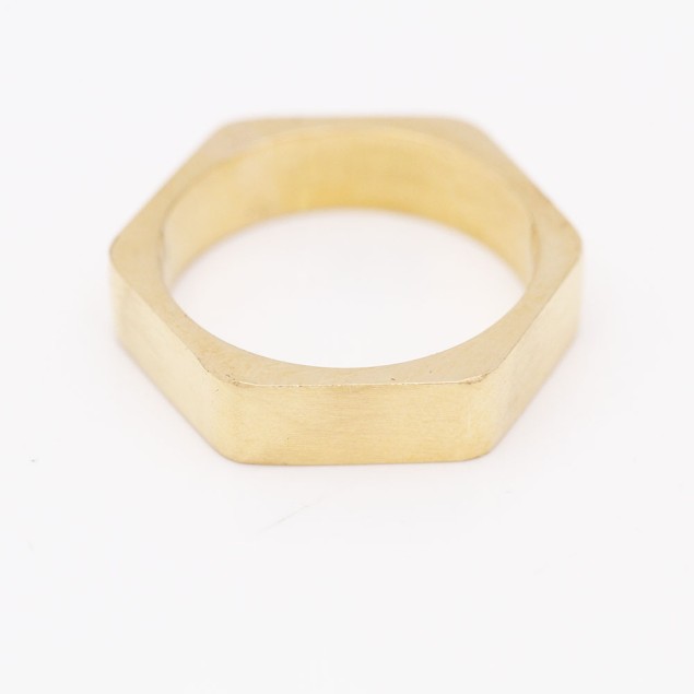 Alianza hexagonal de oro de segunda mano