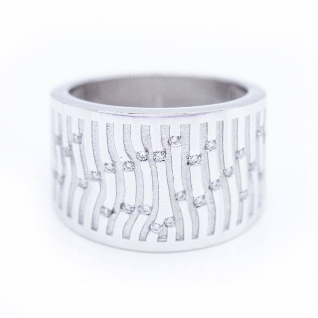 Bague BAMBU en or blanc et diamants....