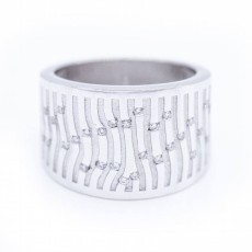 Bague BAMBU en or blanc et diamants. Nouvellement créée