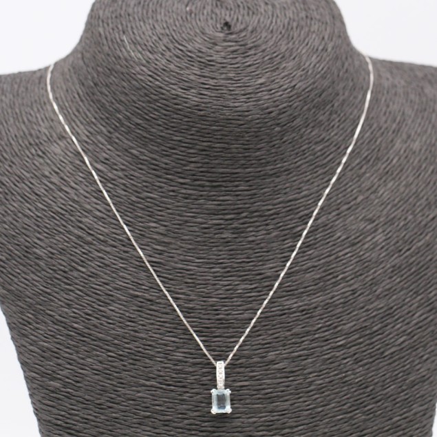 Collar de oro con circonita y...