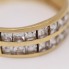 Anillo de oro con circonitas de segunda mano