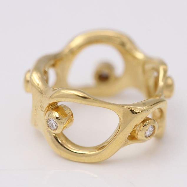 Bague DALI en or jaune et diamants....