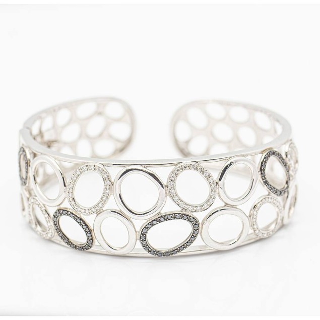 Bracelet en or avec diamants. Neuf