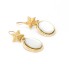 Boucles d'oreilles en nacre et en or jaune. Seconde main