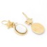 Boucles d'oreilles en nacre et en or jaune. Seconde main