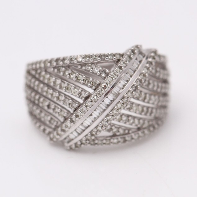 Bague croix en or 18k avec diamants...