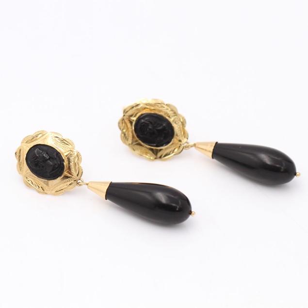 Pendientes de oro 18k con coral negro...