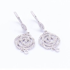 Boucles d\'oreilles MONAKAL en or blanc. Neuves