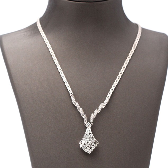 Collaret d'or blanc 18k amb diamants...