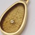 Pendentif en or 18 carats avec résine et diamants