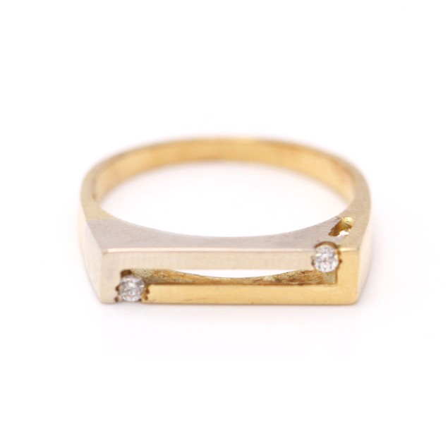 Anillo rectangular calado de oro 18k...