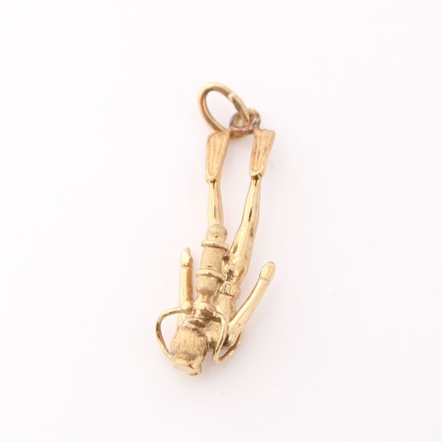 Pendentif plongeur d'occasion en or 18k