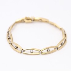 Bracelet à maillons ovales en or 18k avec zircons