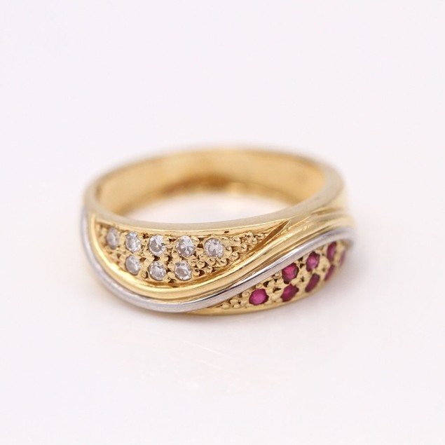 Anillo de oro 18k con diamantes y...