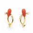 Boucles d\'oreilles anciennes en or jaune et corail. Deuxième main