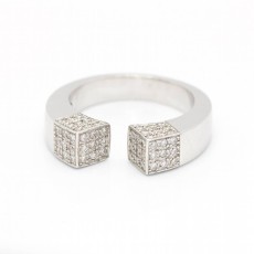 Bague Paveé SQUARE en or et diamants. Neuve