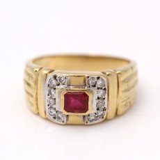 Anillo de oro 18k con rubí y diamantes de segunda mano