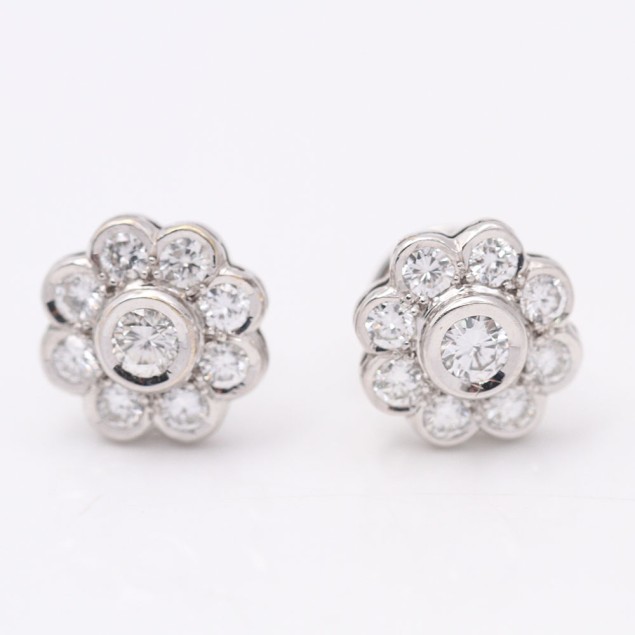 Boucles d'oreilles rosette en or 18k...